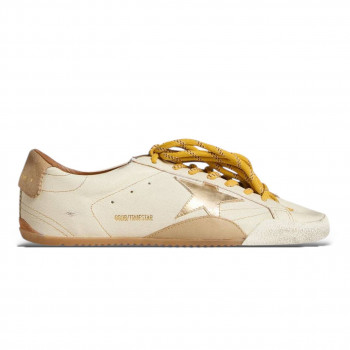 GOLDEN GOOSE TRUE-STAR IN WHITE NAPPA LEATHER WITH GOLD STAR AND BEIGE SUEDE HEEL TAB